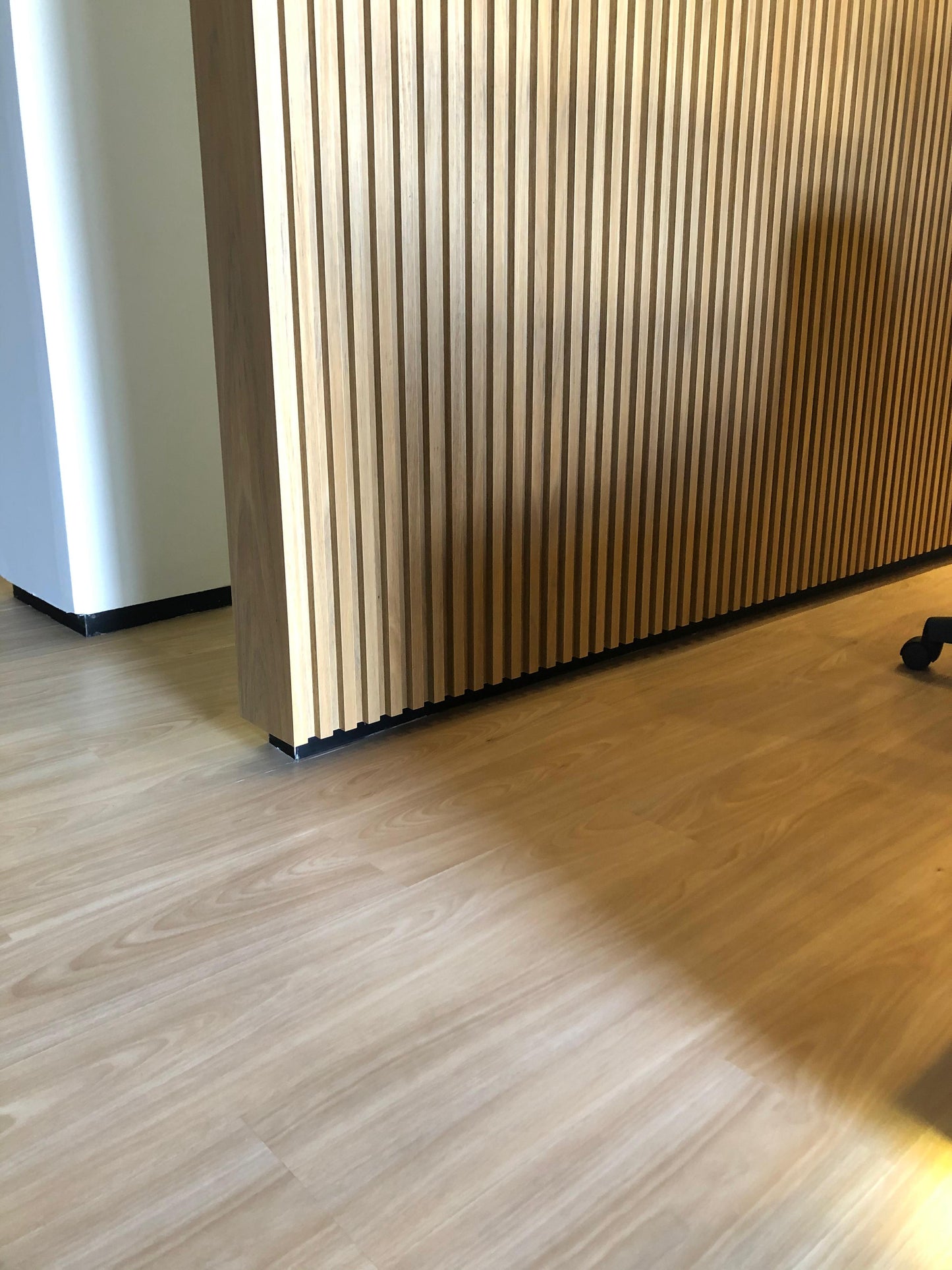 Rodapé Invertido p/ fitas de LED - Pintura Eletrostática - Preço do metro linear