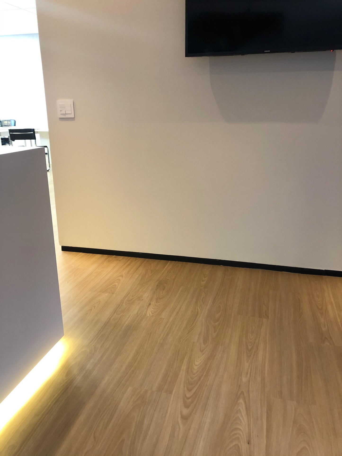 Rodapé Invertido p/ fitas de LED - Pintura Eletrostática - Preço do metro linear